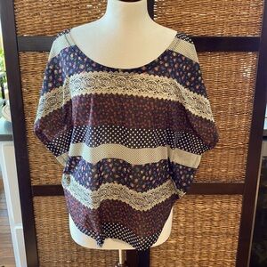 Charlotte Russe polyester light weight flowing cap sleeve blouse Large